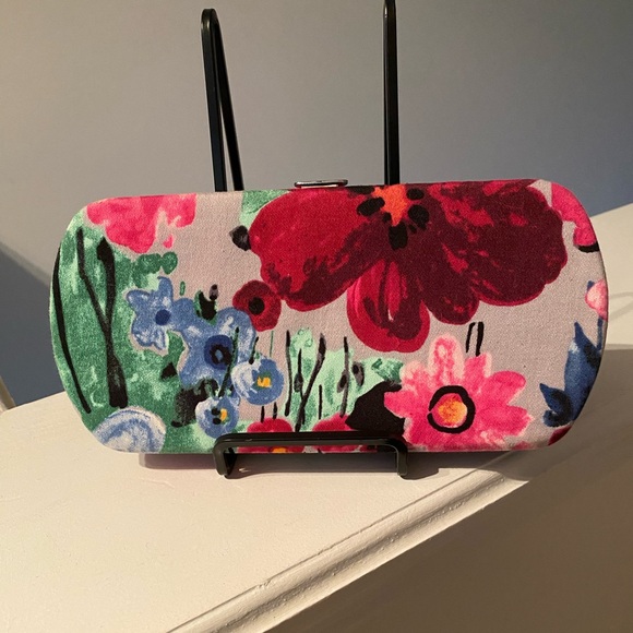 thirty-one Handbags - Thirty one Floral Clutch Wallet Multicolor Snap Closure